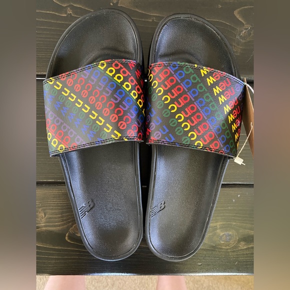 New Balance 200 Pride Pack Mens Sandals Black Multicolor size 11 - Picture 2 of 4